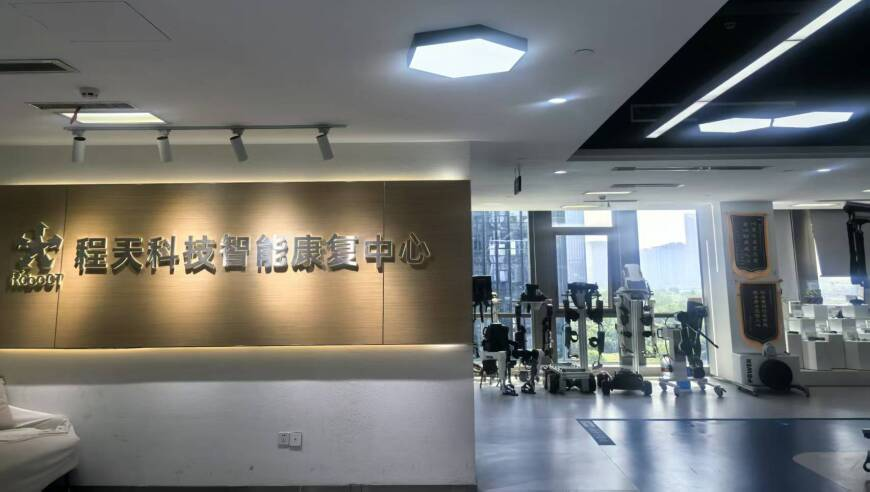 张碧晨情人节晒与女儿合影,澳2025一码一肖100,全面解答解释落实_模拟版V6.67
